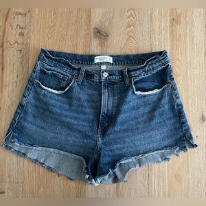 Abercrombie Fitch Curve Love Mom Cutoff Jean Shorts Size 32 x 3" Inseam